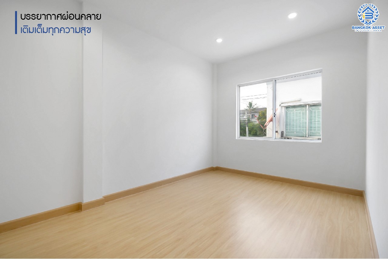 บ้านมือสองตกแต่งใหม่ แบรนด์ Q.House ม.เดอะทรัสต์ทาวน์ ราชพฤกษ์-รัตนาธิเบศร์ ทาวน์เฮ้าส์หลังใหญ่ เนื้อที่ 19.8 ตร.ว. มาพร้อมฟังก์ชั่น 3 ห้องนอน 2 ห้องน้ำ จอดรถได้ถึง 2 คัน บนทำเลติดถ.ราชพฤกษ์ เดินทางสู่ใจกลางเมืองได้อย่างรวดเร็ว ใกล้รถไฟฟ้า"สถานีบางรักน้อยท่าอิฐ"...